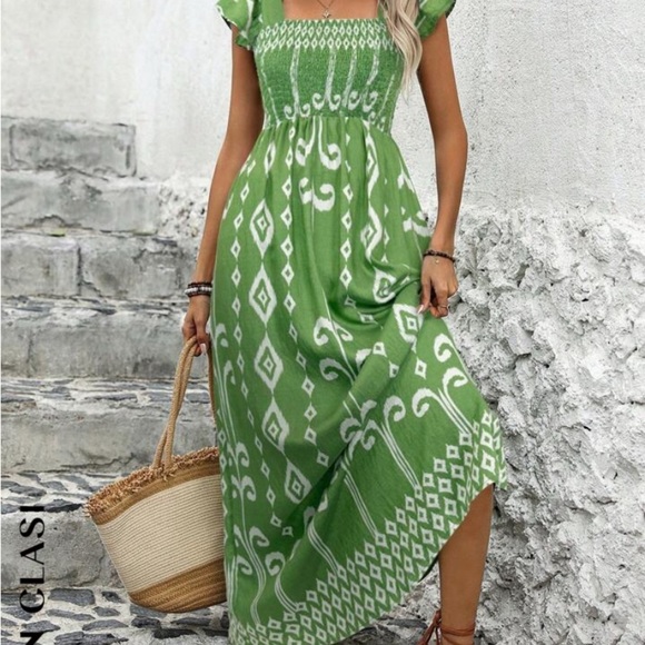 Maxi Sundress - Green Smocked Ruffled NEW - Picture 3 of 6